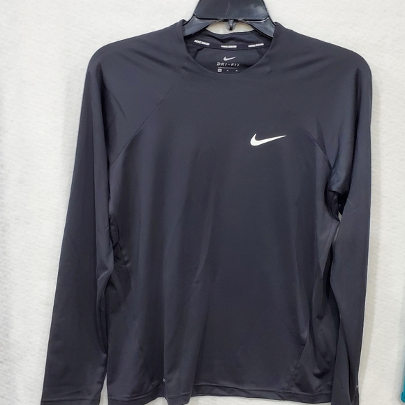 🆕️ Nike Rashguard Swim Top - Picture 7 of 11
